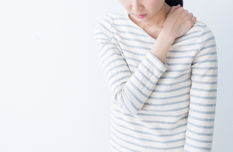 重くてだるい肩こりのお悩みに出張で対応 | アロマを用いて浦和周辺で出張施術を行うLAPIN DU SOURIRE