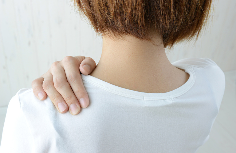 慢性的な肩こり改善を大宮でもサポート | アロマを用いて浦和周辺で出張施術を行うLAPIN DU SOURIRE